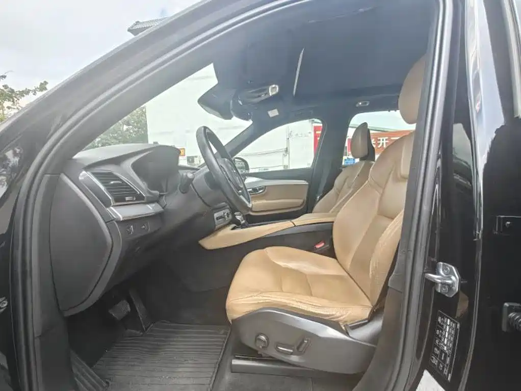 Volvo XC90 — миниатюра 3
