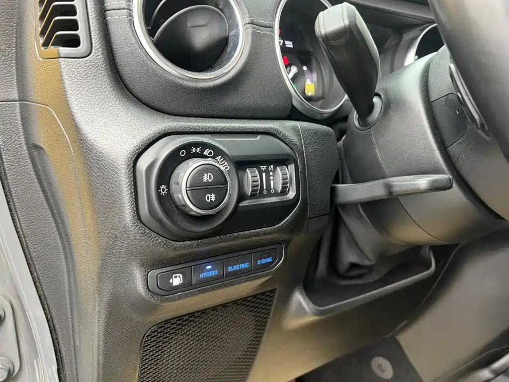 Jeep Wrangler PHEV — миниатюра 31