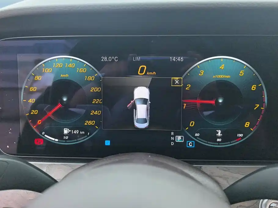 Mercedes-Benz E-Class — миниатюра 14