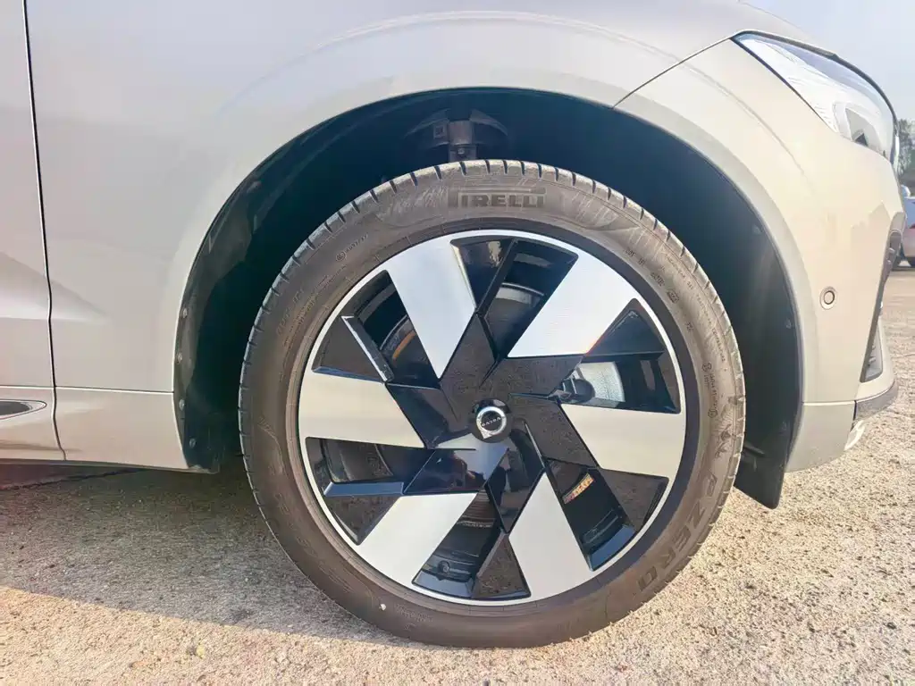 VOLVO XC60 PLUG IN HYBRID