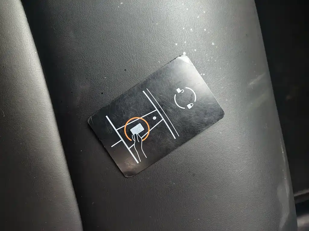 Tesla Model Y — миниатюра 4