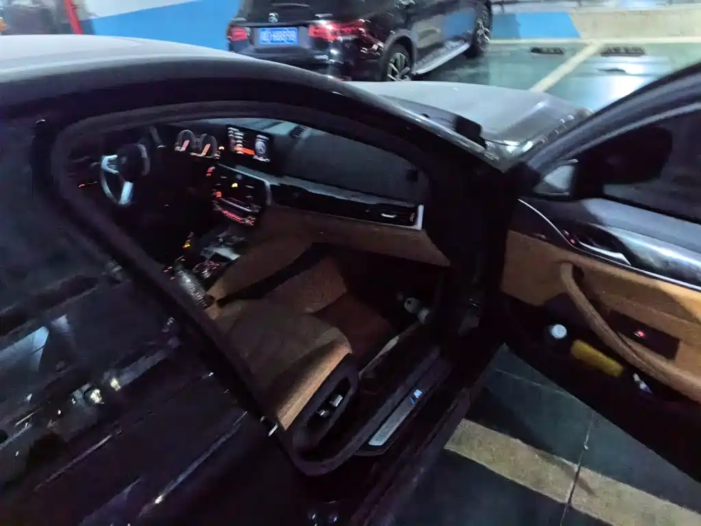 BMW 5 Series — миниатюра 19