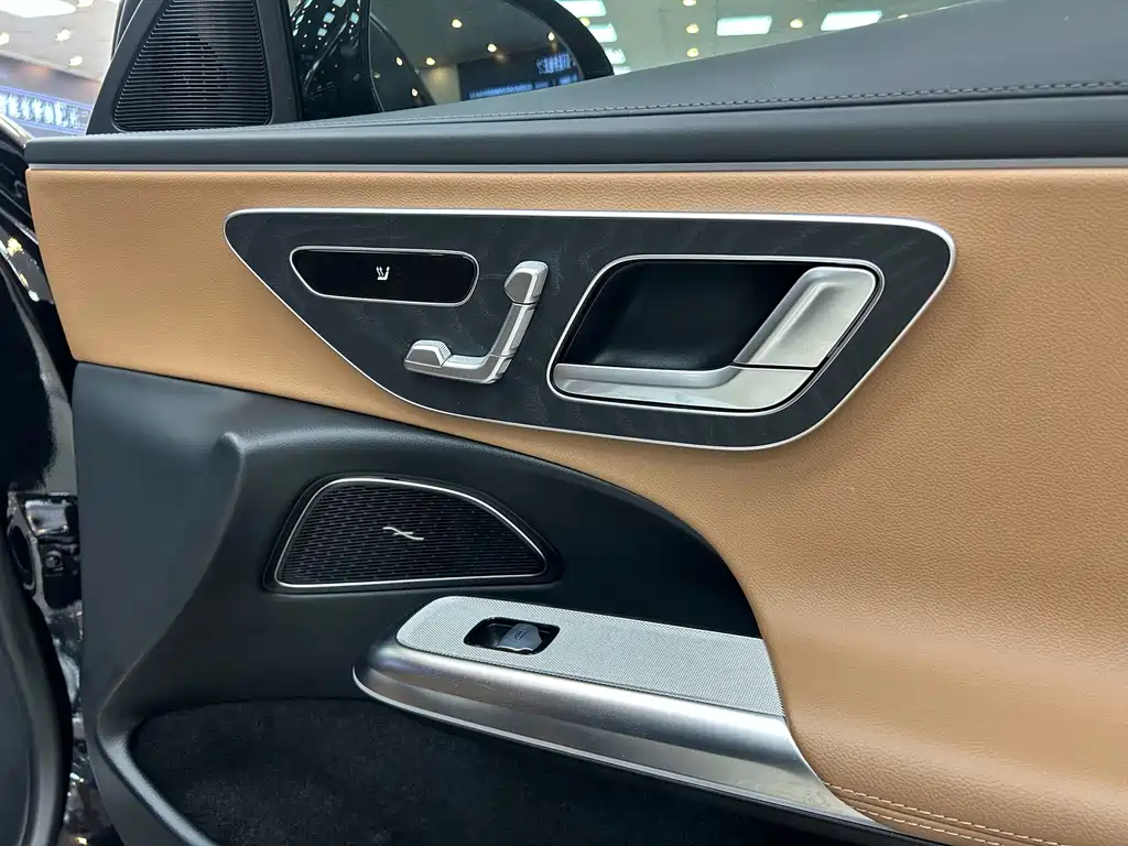 Mercedes-Benz E-Class — миниатюра 14