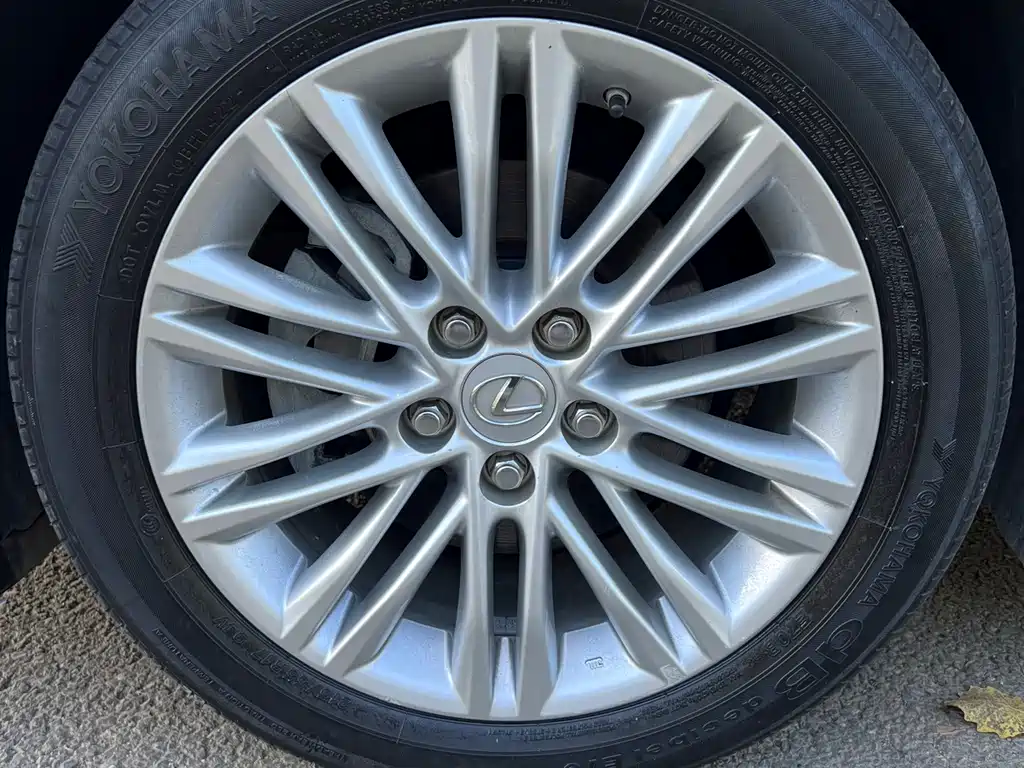 Lexus ES — миниатюра 10
