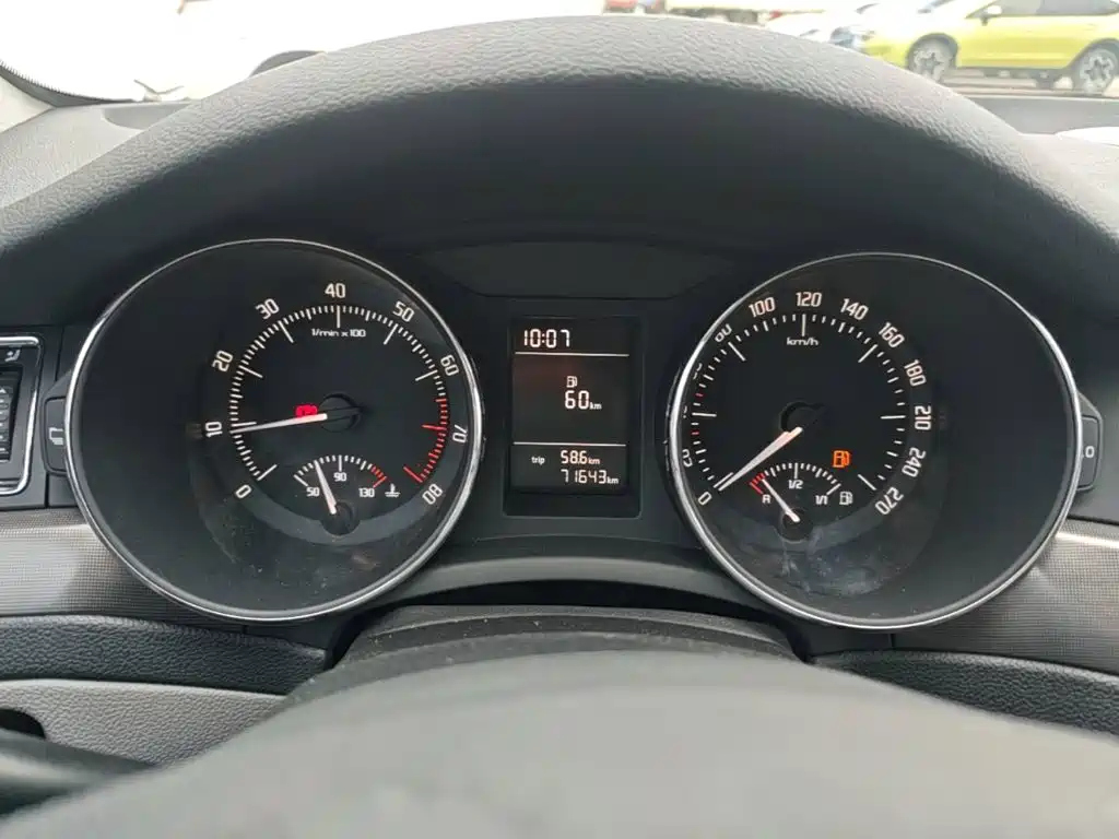 Skoda Superb — миниатюра 12