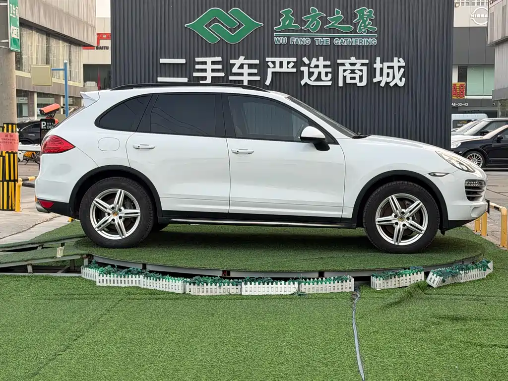 Porsche Cayenne — миниатюра 4