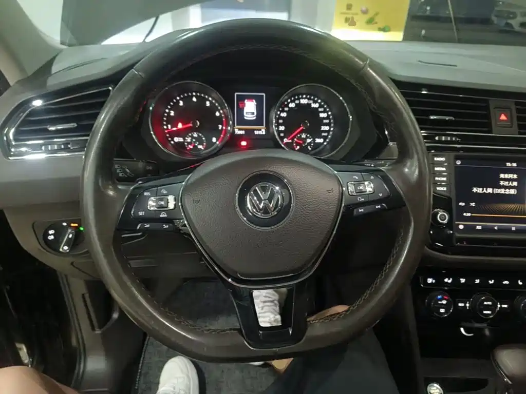 Volkswagen Tiguan L — миниатюра 11