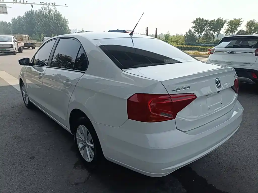 Volkswagen Jetta — миниатюра 5