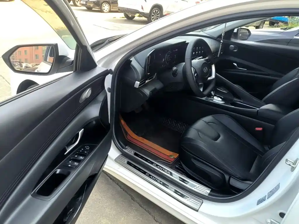 Hyundai Elantra — миниатюра 16