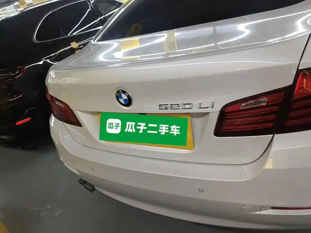 BMW 5 Series — миниатюра 6