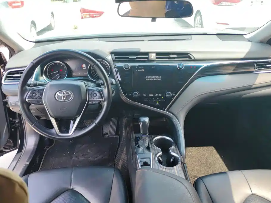 Toyota Camry — миниатюра 12