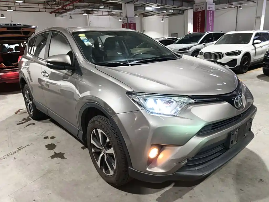 Toyota RAV4 — миниатюра 4