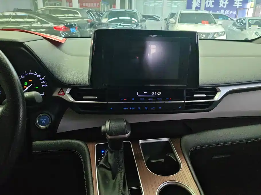 Toyota Sienna — миниатюра 13