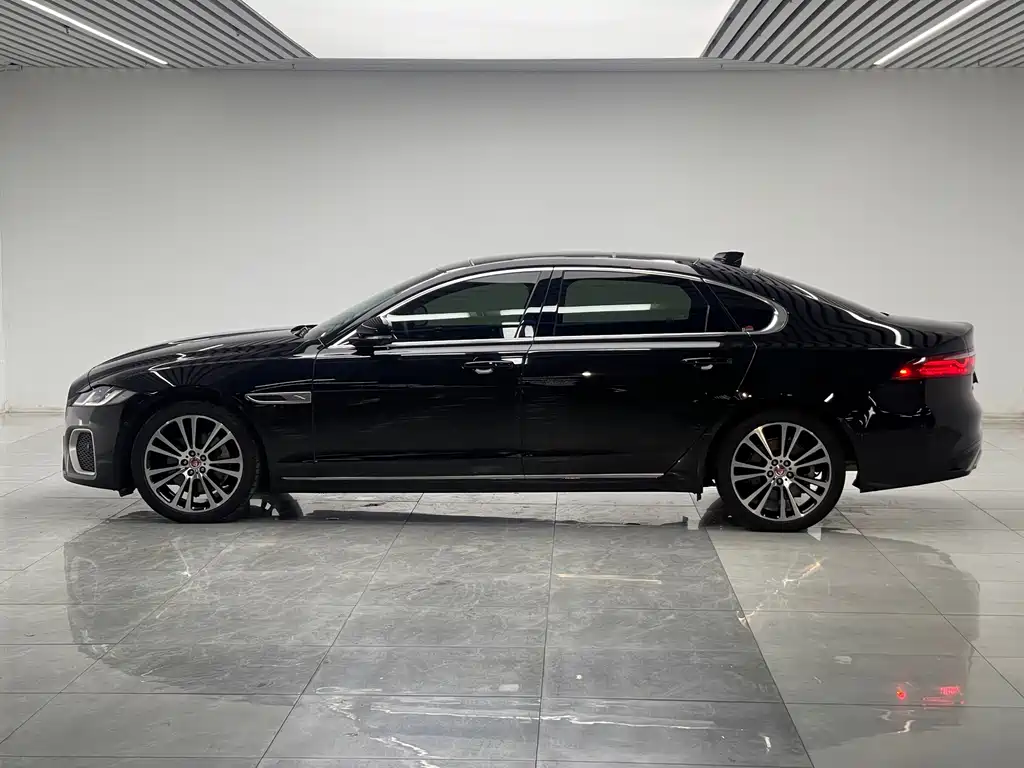 Jaguar XFL — миниатюра 7