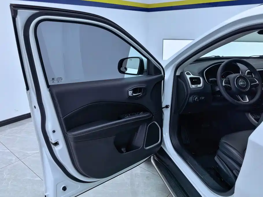 Jeep Compass — миниатюра 7