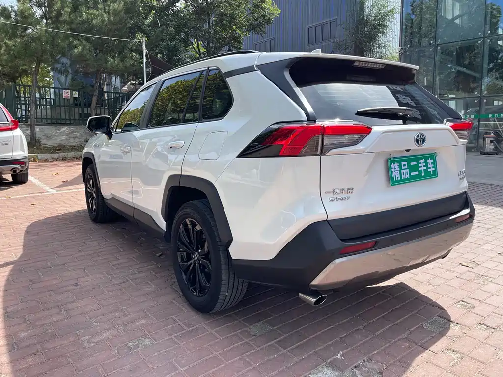 Toyota RAV4 — миниатюра 6