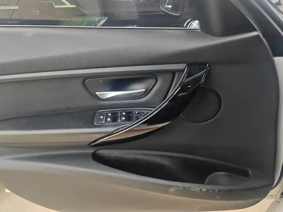 BMW 3 Series — миниатюра 7