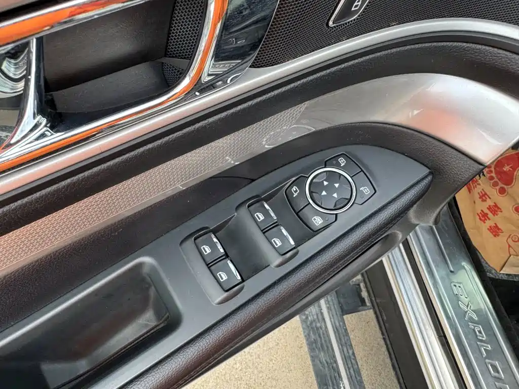 Ford Explorer (Import) — миниатюра 15