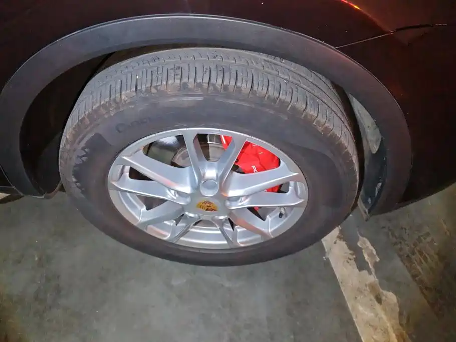Porsche Cayenne — миниатюра 6