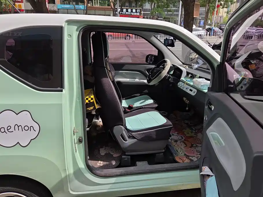 Wuling MINIEV — миниатюра 8