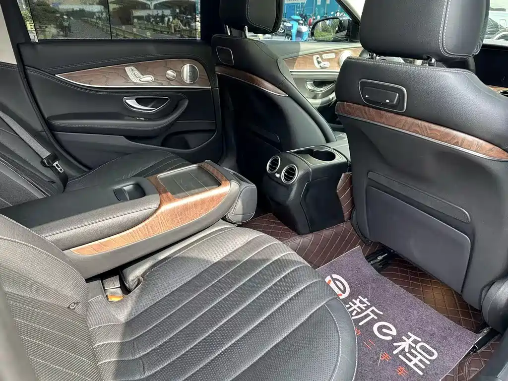 Mercedes-Benz E-Class — миниатюра 7