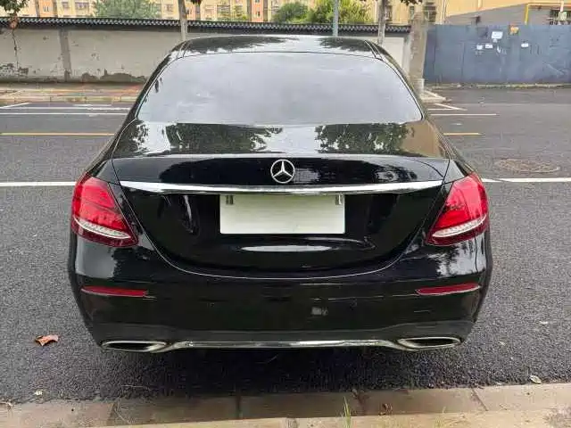 Mercedes-Benz E-Class — миниатюра 7