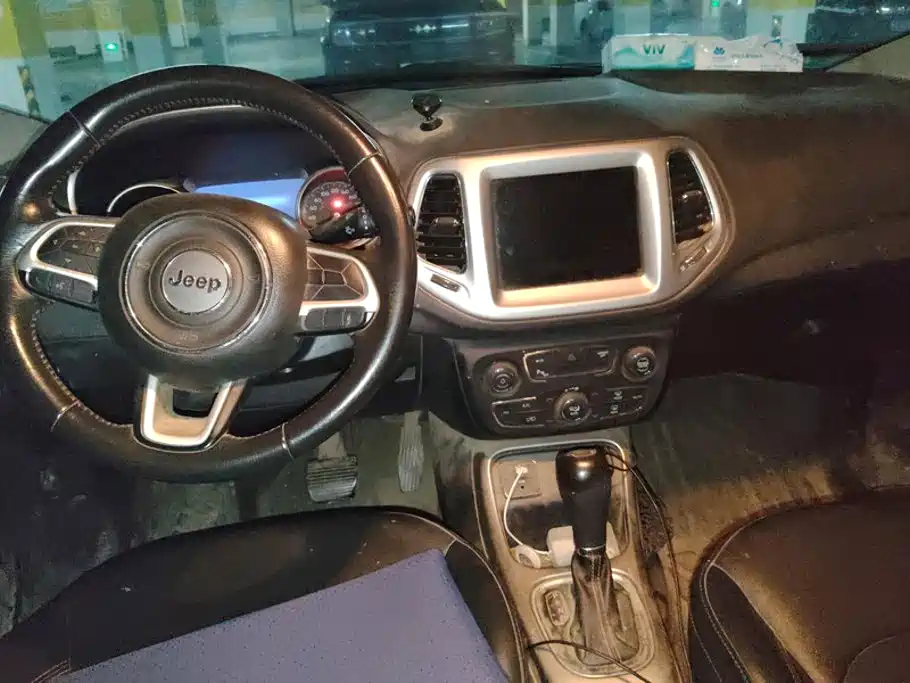 Jeep Compass — миниатюра 12