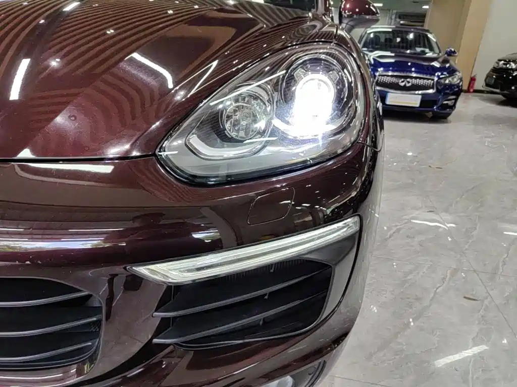 Porsche Cayenne — миниатюра 24