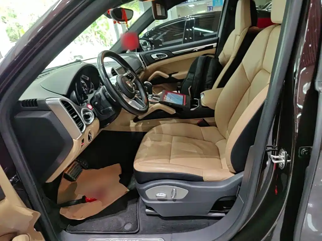 Porsche Cayenne — миниатюра 15