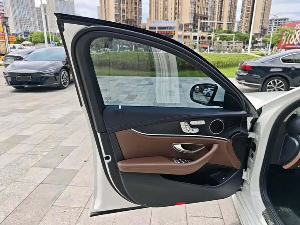 Mercedes-Benz E-Class — миниатюра 7