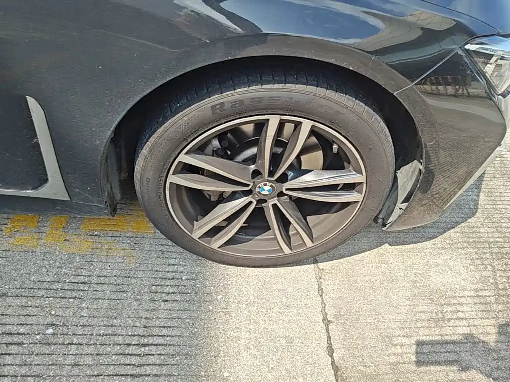 BMW 7 Series — миниатюра 12