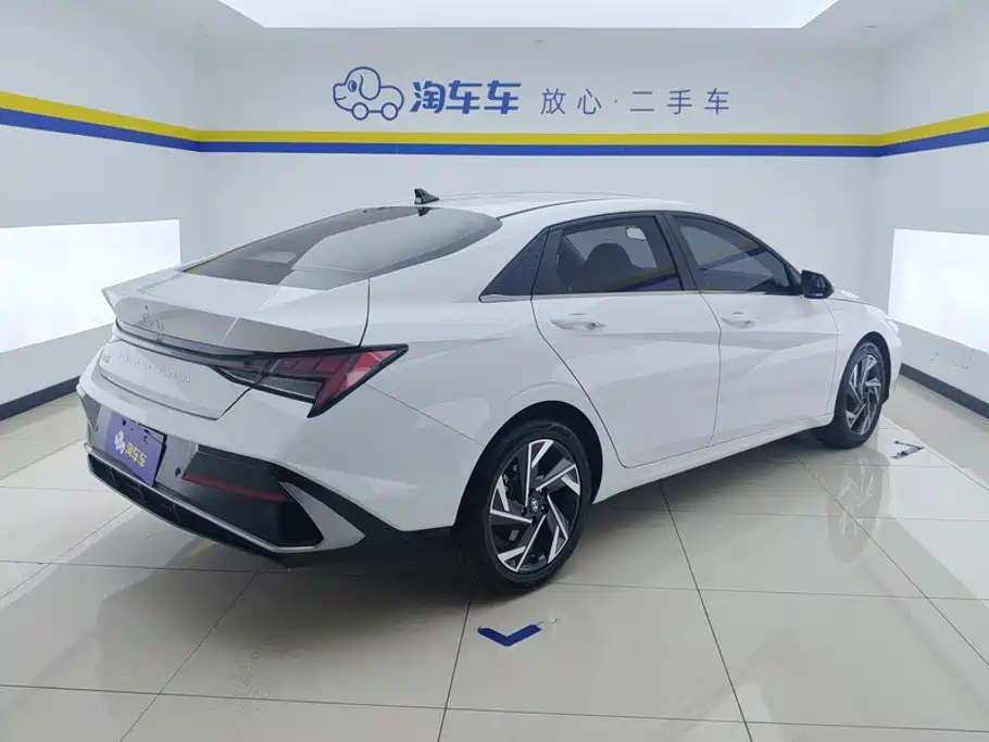 Hyundai Elantra — миниатюра 3