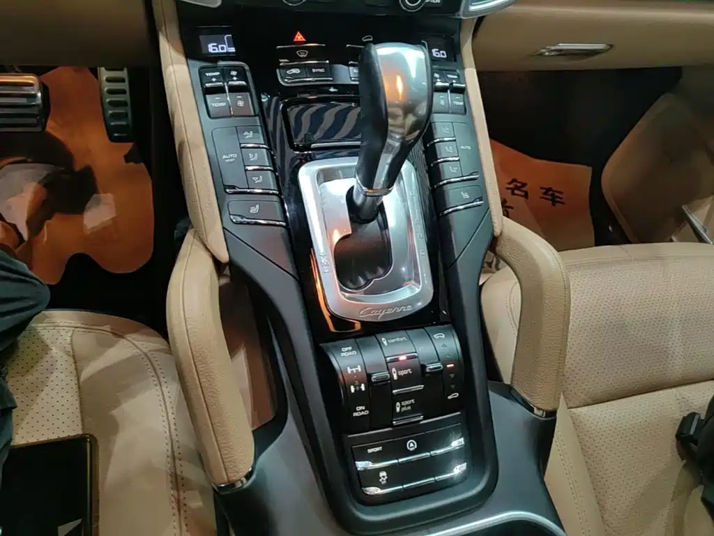 Porsche Cayenne — миниатюра 14