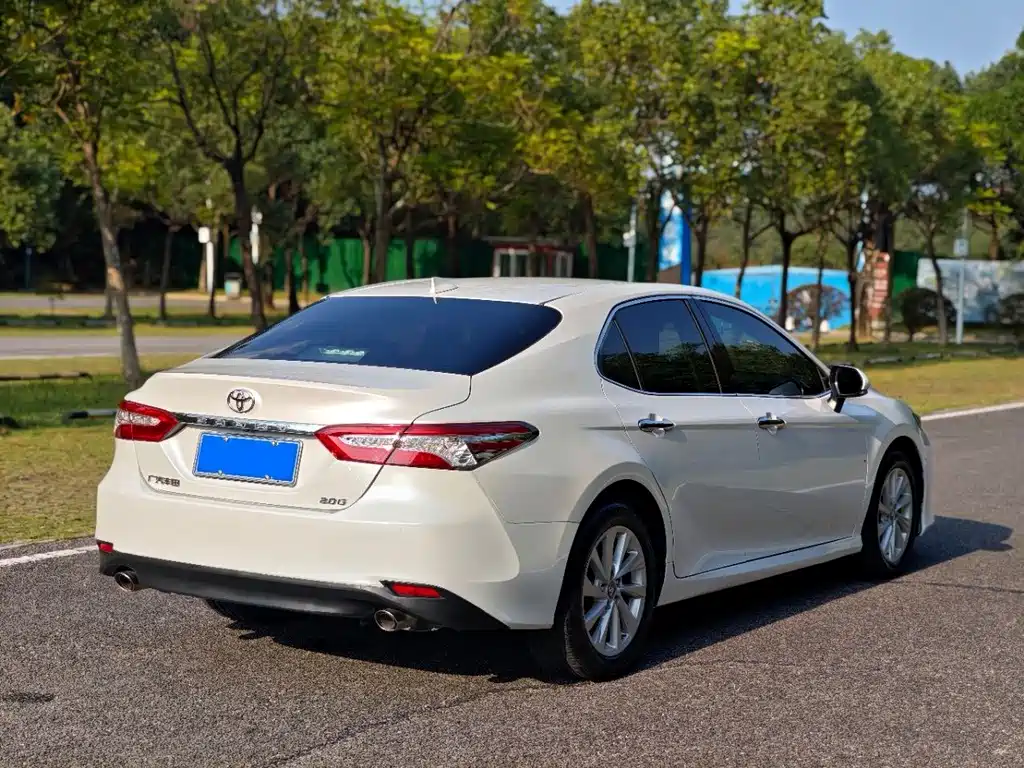 Toyota Camry — миниатюра 13