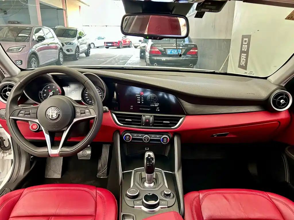 Alfa Romeo Giulia — миниатюра 8