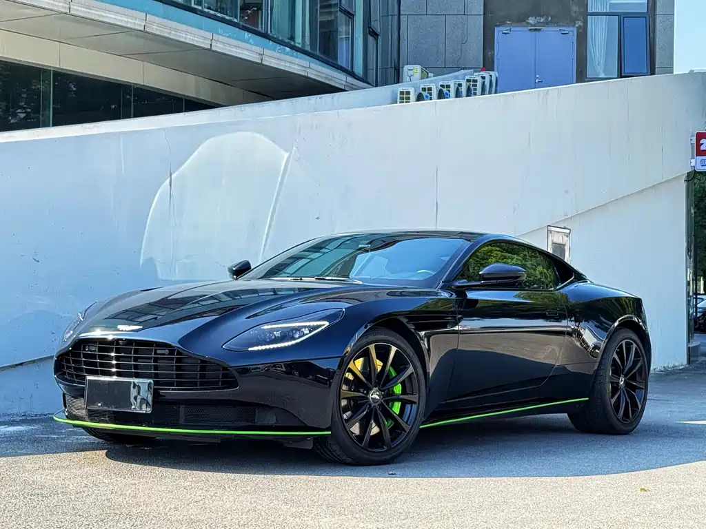 ASTON MARTIN DB11