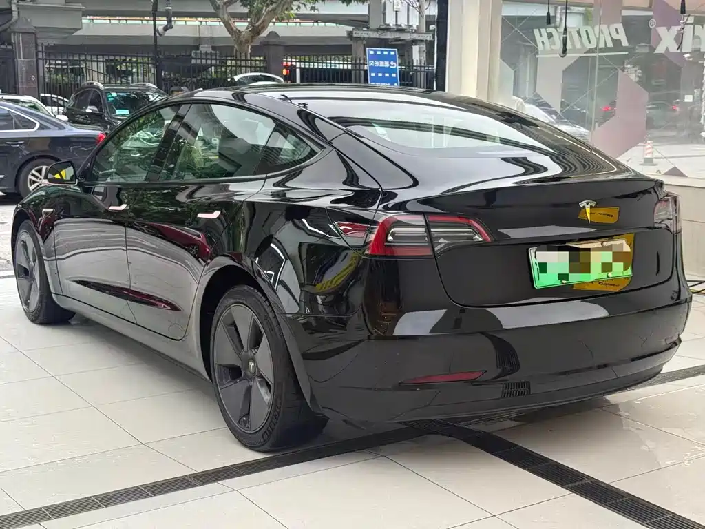 Tesla Model 3 — миниатюра 6