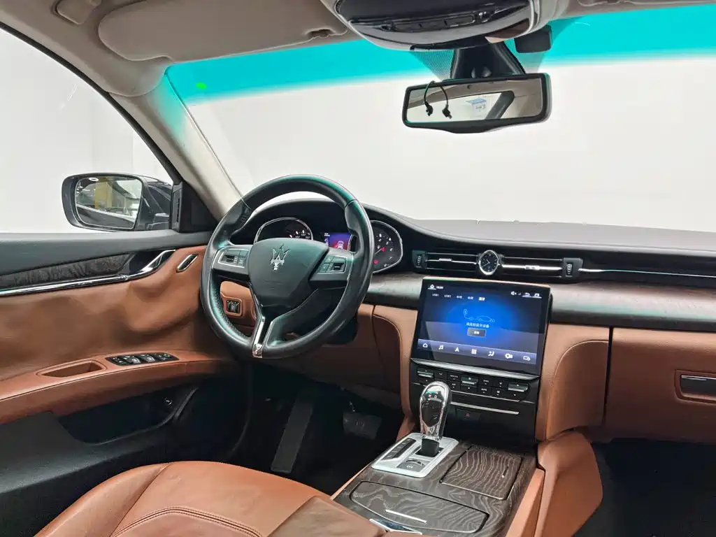 Maserati Quattroporte — миниатюра 19