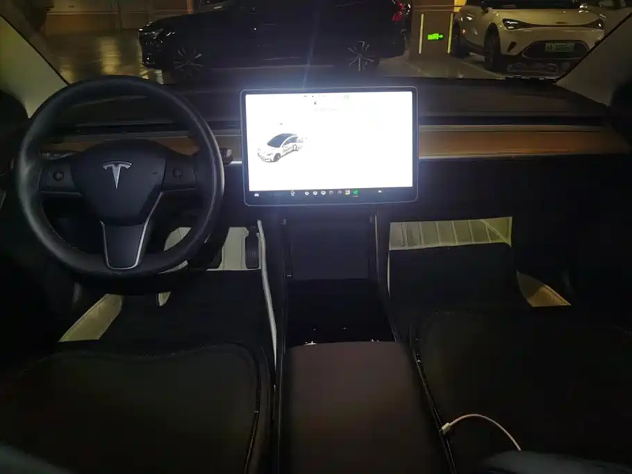 Tesla Model 3 — миниатюра 12