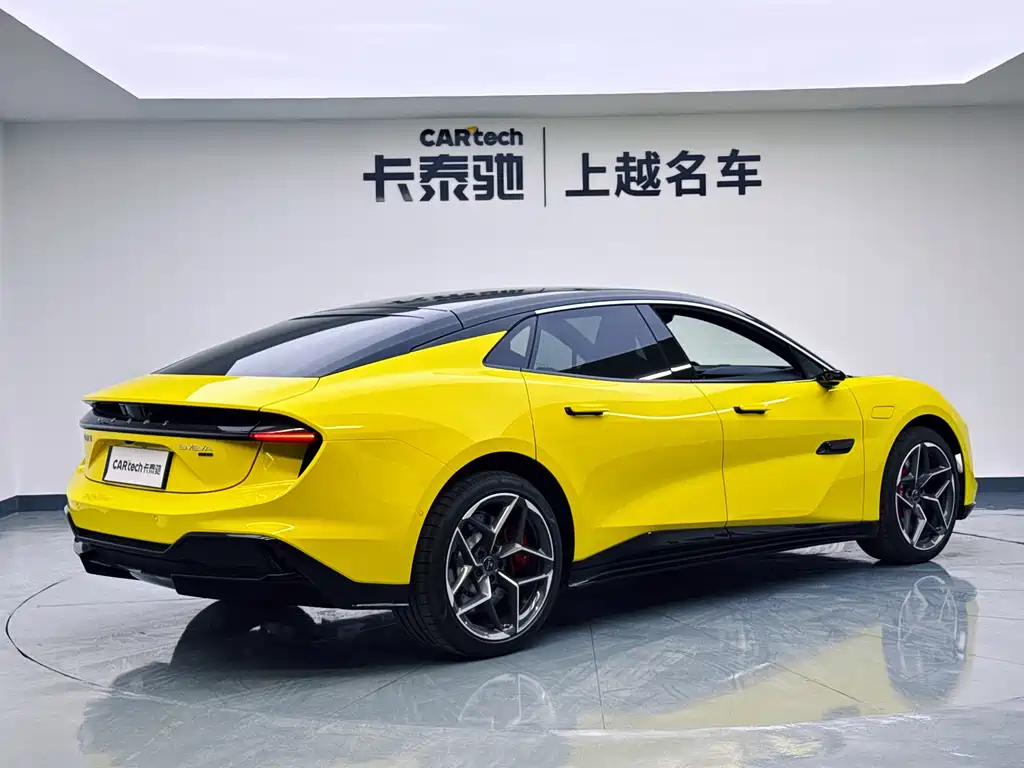 LOTUS SPORTS CAR EMEYA FLOWERS