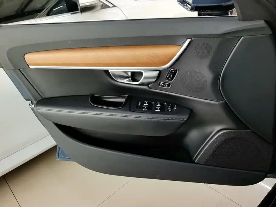 Volvo S90 — миниатюра 7