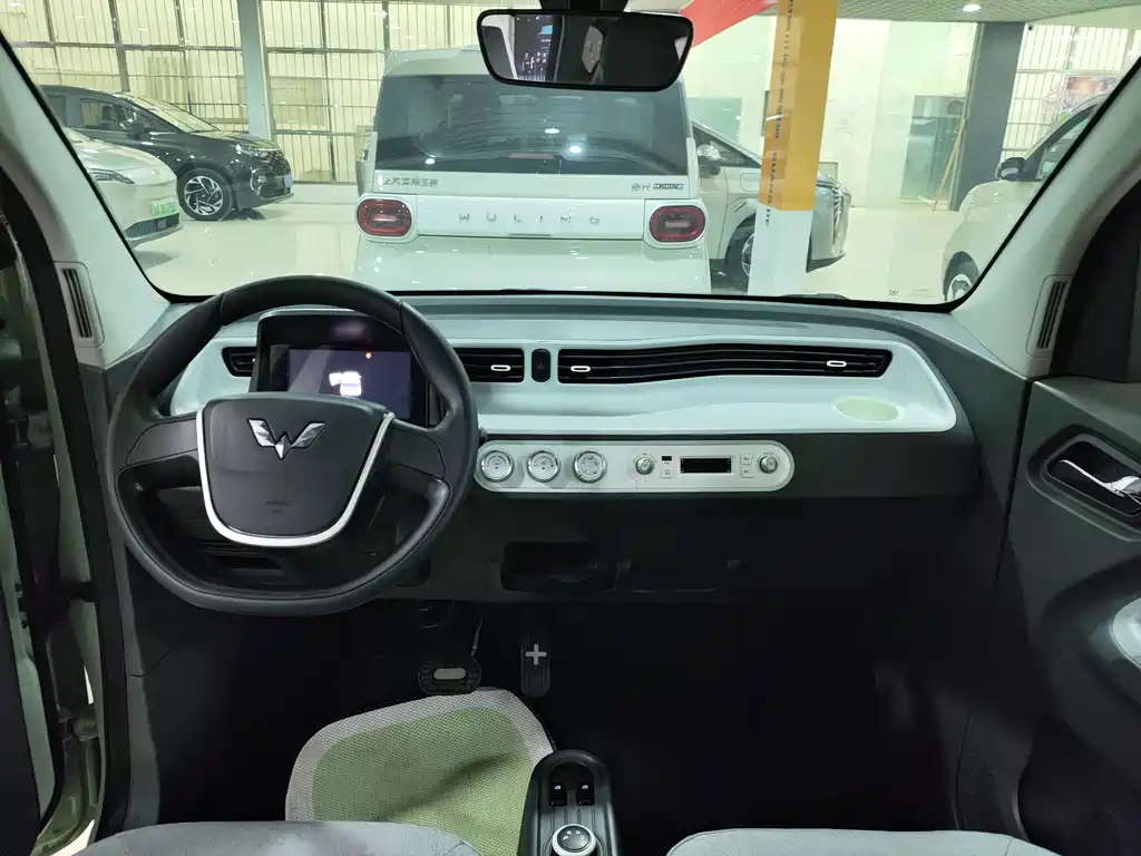 Wuling MINIEV — миниатюра 6