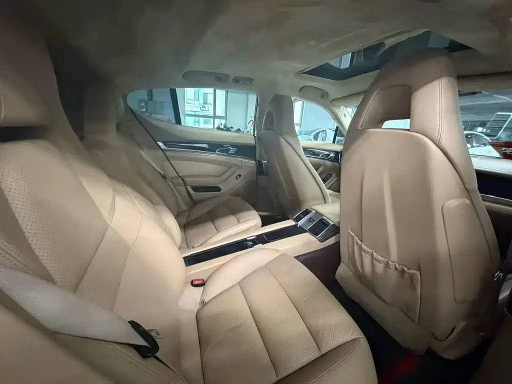 Porsche Panamera 2010 Panamera 4 3.6L