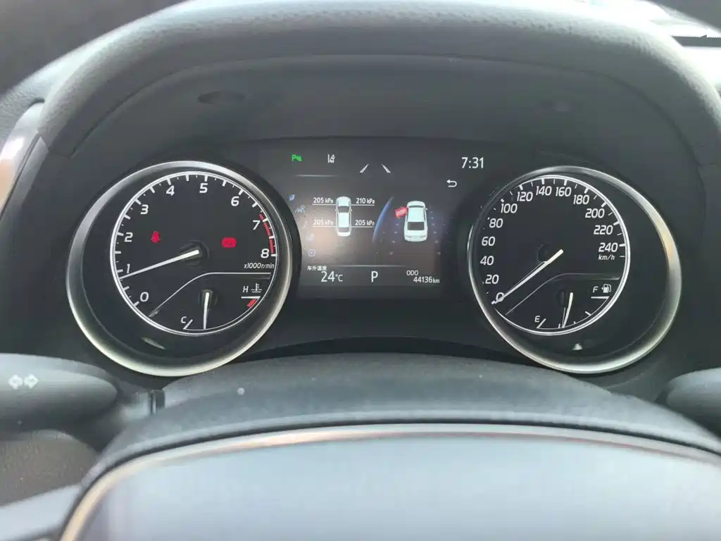 Toyota Camry — миниатюра 7