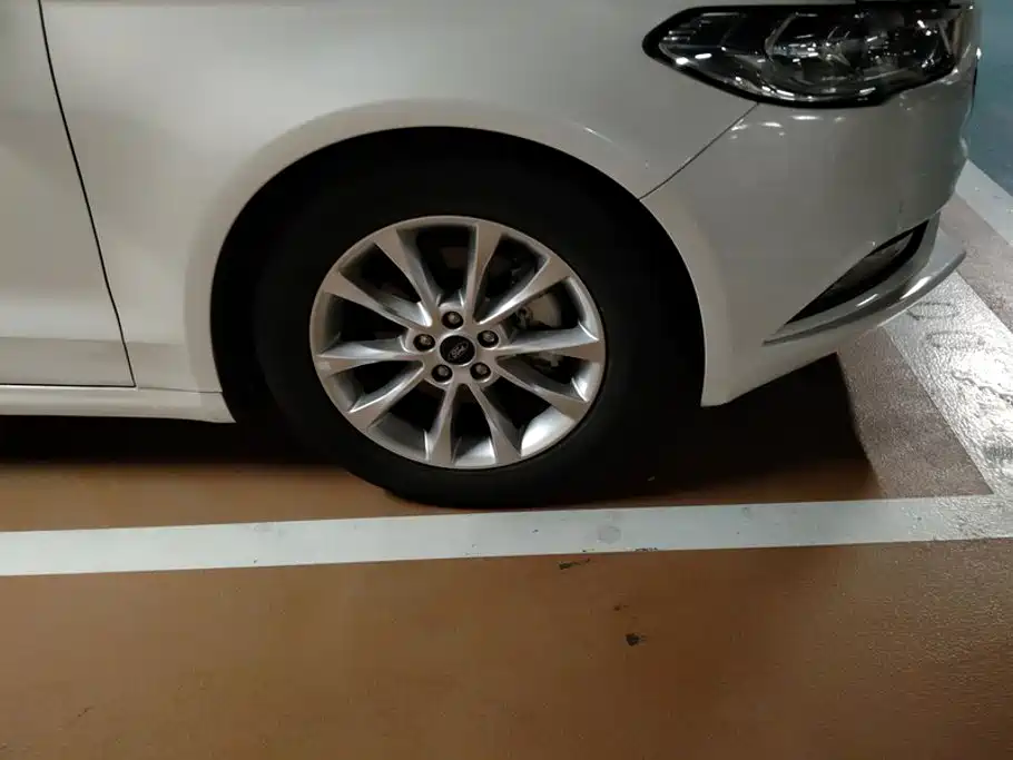 Ford Mondeo — миниатюра 6