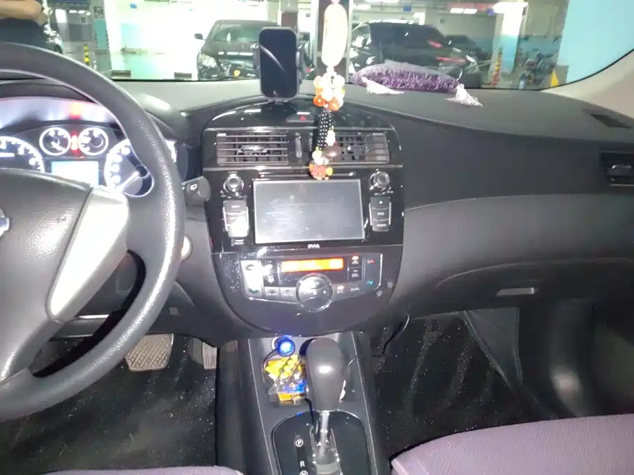 Nissan Tiida — миниатюра 13