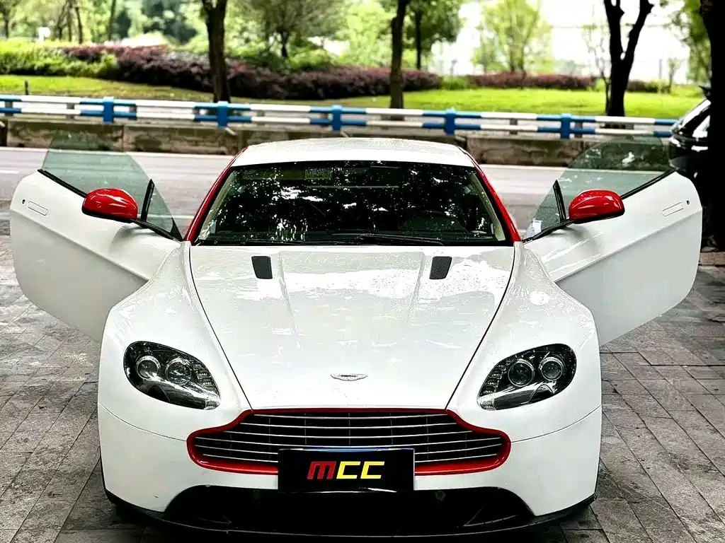 Aston Martin V8 Vantage — миниатюра 2