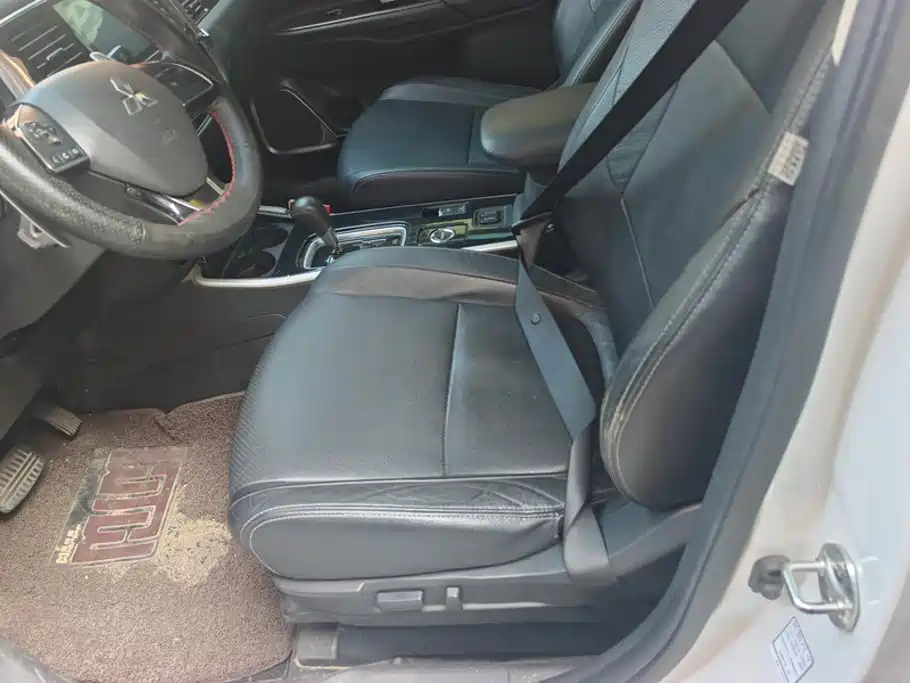 Mitsubishi Outlander — миниатюра 9