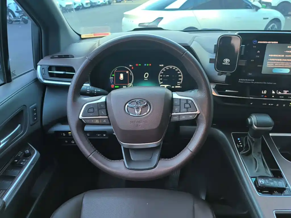 Toyota Granvia — миниатюра 11