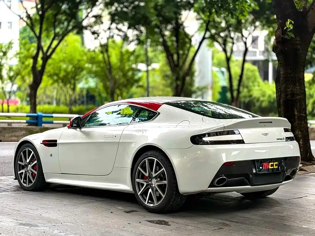Aston Martin V8 Vantage — миниатюра 12